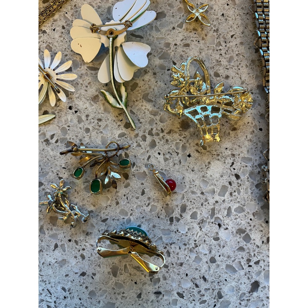 Vintage Costume Jewelry Lot Enamel Flower Brooches Rhinestone Pendants Bracelet - Picture 11 of 12